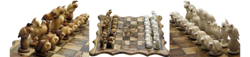 jeu d'échec fabriqué à partir de la graine d'un palmier tropical appelée tagua, corozo ou ivoire végétal. 